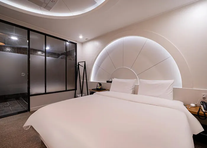 Hotel Hound Daeyeon *