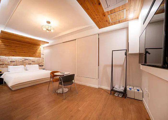 Hotel Hound Daeyeon